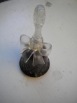Perfume - ANTIGO PERFUME <<<AVON >>> CRYSTALSONG - TIMELESS - ULTRA-COLOGNE - 4 FL OX - Fabricação e procedência de Nova York, Estados Unidos <<<<< IRRESISTIVELMENTE DELICIOSO, FABRICADO PELA AVON, >>>>> Vidro com seu conteúdo completo, em forma de pera, com altura de 8 cm do vidro, diâmetro de 6 cm. Tampa com 8 cm de altura.