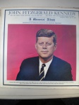 Disco de Vinil 33 RPM - JOHN FITXGERALD KENNEDY - A MEMORIAL ALBUM - 2099 - Produced and Broadcast by Radio Station WMCA, New York, on Fridey, November 22, 1963 PB-1423 - Disco procedente dos Estados Unidos - Disco e capa em muito bom para ótimo estado de conservação.