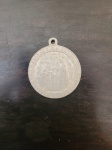 Antiga medalha comemorativa da ordenação de Dom Silvério.  Primeiro  arcebispo de Mariana. Escritor e imortal da Academia Brasileira de Letras. Datada  de 1912Diâmetro: 3cm