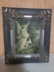 Antigo quadro de anjo da guarda dos anos 50, que possui luz, quando ligado na eletricidade. A peça possui marcas do tempo. Altura: 36,5cm; Comprimento: 30cm; Largura: 8cm.