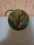 Antiga  manopla de fusca, dos anos 60. Feita em acrílico com a imagem de Nossa Senhora Aparecida na parte interna. A peça acende ao ser ligado o veículo.  Se encontra em perfeito estado de conservação. Medindo 17cm de circunferência.