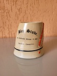 Antigo  copo de Chopp em formato de chapéu,  feito pela cerâmica São Joaquim/Pedreira/SP. Com numeração 246. Década de 80. A peça se encontra em perfeito estado de conservação.Tamanho: alt: 10cm; diâmetro da base: 10cm: diâmetro da boca: 7cm.