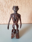 Antiga escultura  de corpo seco, uma lenda brasileira.  Década de 80. Feito de madeira de lei.  Possui alguns desgastes do tempo.  Medidas: Altura:23cm     Comprimento:6cm        Largura:3cm