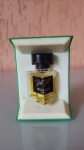 Pequeno frasco de perfume francês, Vent Vert Balmain. Perfume: 4x3cm; Caixa: 7,5x5cm.