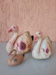 Antigo trio de cisnes feitos de celulose. O item é da década de 20 e está em perfeito estado de conservação.