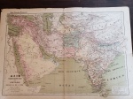 ATLAS GROSSELIN-DELAMARCHE - DE GEOGRAFIA, FÍSICA, POLÍTICA E HISTÓRIA, seus criadores foram, Augustin Grosselin (1800-1878) e Alexandre Delamarche (1815-1884). Esse é um mapa francês representando o mundo do século XVIII, mas foi impresso no começo do século XIX, mostra a Península da Ásia Ocidental e Central da Índia. Tamanho: 48 x 34 cm.