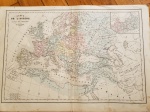 ATLAS GROSSELIN-DELAMARCHE - DE GEOGRAFIA, FÍSICA, POLÍTICA E HISTÓRIA, seus criadores foram, Augustin Grosselin (1800-1878) e Alexandre Delamarche (1815-1884). Esse é um mapa francês representando o mundo do século XVIII, mas foi impresso no começo do século XIX, mostra o mapa da Europa desde o fim das cruzadas até a reforma. Tamanho: 48 x 34 cm.