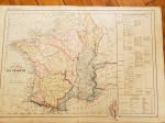 ATLAS GROSSELIN-DELAMARCHE - DE GEOGRAFIA, FÍSICA, POLÍTICA E HISTÓRIA, seus criadores foram, Augustin Grosselin (1800-1878) e Alexandre Delamarche (1815-1884). Esse é um mapa francês representando o mundo do século XVIII, mas foi impresso no começo do século XIX, mostra o mapa físico da França, destacando as montanhas e bacias do país. Tamanho: 48 x 34 cm.