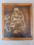 Antigo quadro feito em cobre, datado de 1964. Tudo indica que a obra retrata uma baiana. A peça é feita inteiramente em uma chapa de cobre e possui uma assinatura "Tunice". Altura: 26cm; Comprimento: 21,5cm.