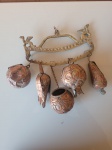 Antigo jogo de banlangandans, feito em bronze e cobre. Anos 50. Peça para decoração.Altura: 17 cm aproximadamenteComprimento: 17cm