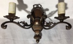 Muito elegante aplique em bronze para duas lâmpadas,26 x 30 cm.