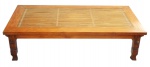Mesa de centro em em madeira nobre, com tampo com filetes de bambu. Medida: 44 x 1,60 x 80 cm.
