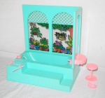 ESTRELA - Barbie: Banheiro de Luxo, completo com acessórios (faltando espelho, pente e 2 escovas. Cadeira com encosto quebrado).