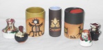 Sete peças decorativas em cerâmica porcelanizada, sendo: 3 colombianas e 4 de Cabo Frio. Maior: 9,5cm. Menor: 4,5cm.