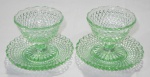 Par de antigas cremeiras com presentoir em vidro português boleados na cor verde. Med.: 7x7,5cm. Presentoir: 11cm de diametro.