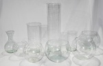 Lote composto por 12 vasos de vidro translúcido para arranjos florais.