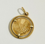 Giampaoli - Medalha / Pingente double face em ouro 750k.  Contraste na medalha e na moldura.. Peso: 2,5g. Med.: 2x2,5 cm.