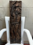 Sem assinatura - "Cortador de Cana" - Placa de madeira entalhada. Uma das laterais lascada, como mostra a foto.