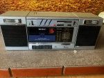 Víntage - Rádio - Toca fitas Sony , em bom estado de conservação.