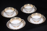 Conjunto com 6 xícaras com 4 pires para café em porcelana inglesa com bordas, alças e interior raiado em ouro. Marcadas na base: TUSCAN - BONE CHINA