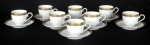 BOHEMIA - Conjunto com 8 xícaras com seu pires em porcelana Czechoslovakia, com bordas em gregas.