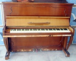 Piano de armário da marca Franz-straub. Med.: 123x
