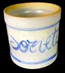 Antigo pote em barro cozido com pintura esmaltada e inscrição: SORVETE. Med.: 18x18cm.