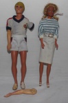 ESTRELA - Uma Barbie e um Ken brinquedos sem caixa, datados anos 1966 e 1968 respectivamente. Ken encontra-se com um braço solto.