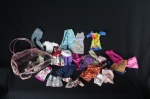 Conjunto de roupinhas da Barbie. Roupinhas diversas. Meados anos 2000.