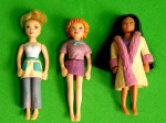 Lote com 3 Mini Dolls da Mattel - Coleção POLLY POCKET - Com roupinhas que trocam - Duas de coleção com cabelos que permite ser  penteado - Conforme fotos - Medida maior: 10 cm de comprimento.