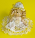 Antiga e Rara Mini Doll em porcelana - Importado - Braços e pernas articulados - Medida: 8 cm de comprimento.