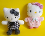 Lote com duas antigas e originais pelúcias da famosa bonequinha Hello Kitty - Tóquio - Medida maior: 9 cm de comprimento.
