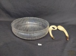 Saladeira em Acrilico com Par de Talheres para Salada em Osso. Medida: Saladeira 30 cm diametro x 8 cm altura e  talheres 21 cm