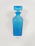 Garrafa Licoreira em Vidro Bico de Jaca  tonalidade Azul. Apresenta tampa quebrada e bicado . Medida: 21 cm altura