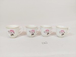 Lote de 4 xicaras de café com flores em porcelana Real. Medida: 5 cm x 5 cm não acompanha o pires