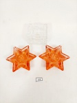 Lote 3 peças  decorativas sendo par castiçais em forma estrela e 1 caixa porta Joias em cristal.  marcado Hering.Medida; estrela  10 cm com pequeno bicado borda, porta joias hering 7 cm x 7 cm