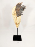 Escultura em Cerâmica Artesanal representando Rosto sob suporte em metal. apresenta restauro atrás. removível da base Medida: 48 cm altura