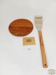 Kit  churrasco -Jogo Tábua de Madeira com Espátula para Churrasco em Aço Inox  marcado Tramontina. Medida: Tábua 24 cm e espátula 48 cm