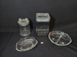Lote 4 peças sendo pote biscoitos e 2 petisqueiras  em Vidro translucido.medida pote 18 cm x 11 c, x 10 cm e 12 cm x 9 cm petisqueiras 17 cm e 15 cm x 12 cm