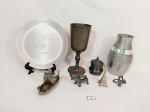 Micelanea  8 Peças decorativas  Diversas em Metal e estanho. Medida vaso 15 cm , trofeu 17 cm , prato 17 cm e galo 4 cm