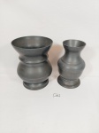 Lote 2 peças em estanho sendo 2 Vasos Decorativos Medida:14 cm x 6,5 cm e 14,5 cm x 11 cm