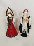 Casal de Bonecos Russos com trajes Tipicos . Medida:  27 cm e 29 cm