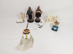 COLECIONISMO - Lote 7 Enfeites (lembranças de diversos Paises) em materiais variados .  Sendo 1 carro mexicano , 2 indios , em madeira .Medida: maior 15 cm   e menor 6 cm