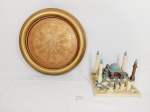 Lote 2 peças sendo 1  quadro ,placa decorativa em Mdf com moldura  e 1 escultura  replica  da mesquita de Estambul Medida: placa 25 cm , escultura 14 cm x 12 cm x 12 cm altura