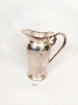 Jarra de Suco com coador em prata 90 eberle cinzelada. Medida: 22 altura x 14 cm x 13 cm