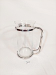Jarra  modelo Agliana em Vidro  alça em metal Riva. Medida: 21 cm altura x 11,5 cm