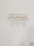 Jogo de 6 Taças Licor em vidro friso ouro. apresentam   pouco de desgaste na douraçao.Medida  6 cm x 4 cm