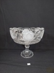 Fruteira Centro de mesa em Cristal Ricamente Lapidado com Flores. Medida: 25 cm x 22 cm altura