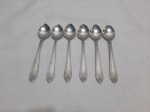 Jogo de 6 colheres de café em aço inox Wolffinox, modelo Florzinha. Medindo 10,5cm de comprimento.