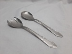 Par de talher para salada em aço inox Wolffinox, modelo Florzinha. Medindo 19,5cm de comprimento.